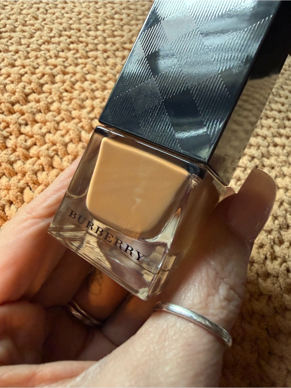 Burberry Fresh Glow Foundation in Almond No. 43